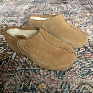 Ugg Cottage Clog platform slip on in Chestnut NEW